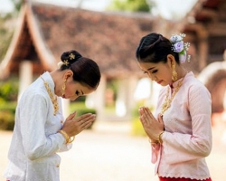 HỌC CÚI ĐẦU ĐỂ NGẨNG ĐẦU